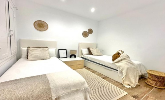 Sale · Apartment / Flat · Roses