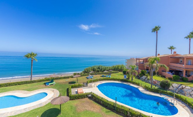 Sale · Bungalow / Townhouse / Detached / Terraced · La Duquesa · Costa del Sol