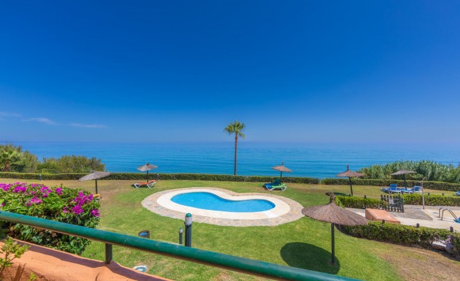 Sale · Bungalow / Townhouse / Detached / Terraced · La Duquesa · Costa del Sol