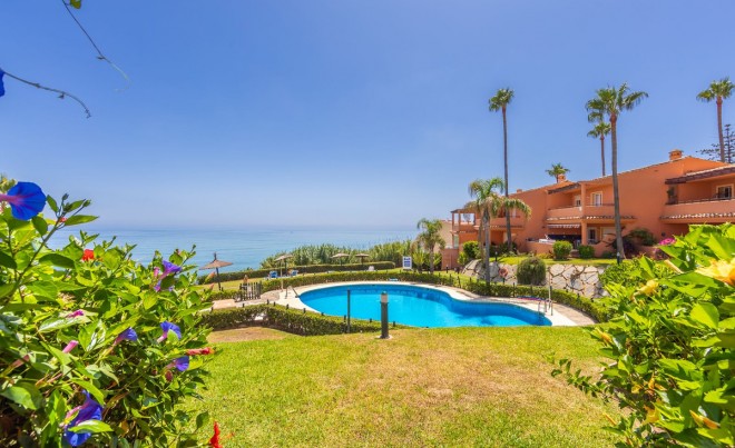 Sale · Bungalow / Townhouse / Detached / Terraced · La Duquesa · Costa del Sol