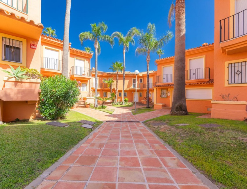 Sale · Bungalow / Townhouse / Detached / Terraced · La Duquesa · Costa del Sol