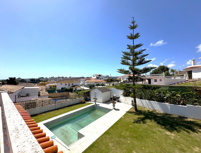 Venta · Villa / Chalet · Torreguadiaro · Costa del Sol