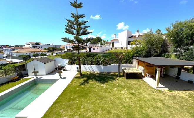 Venta · Villa / Chalet · Torreguadiaro · Costa del Sol