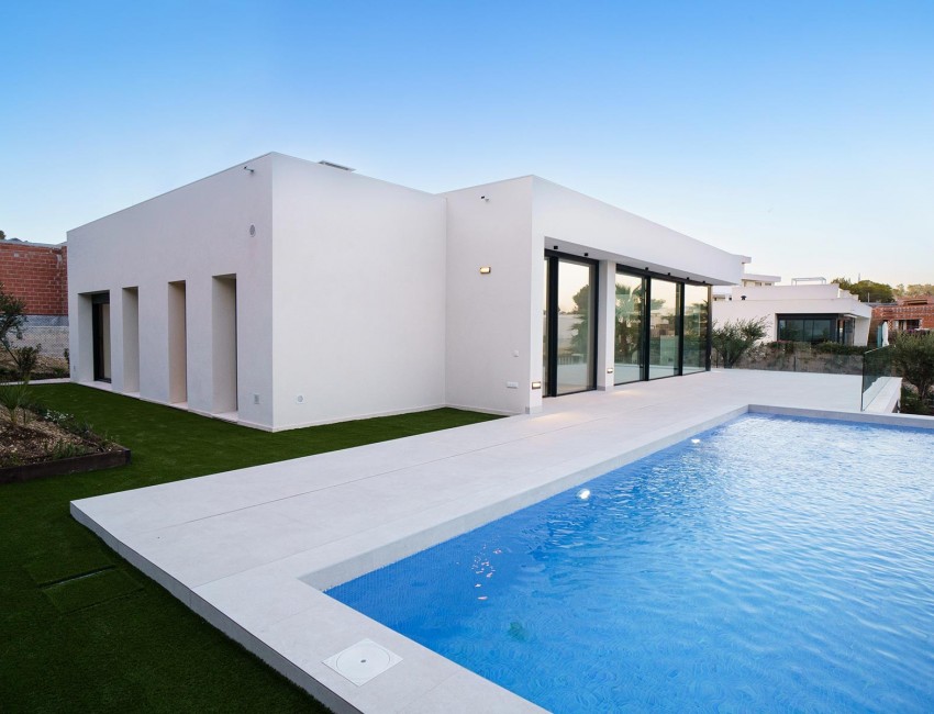 Nueva construcción  · Villa / Chalet · San Miguel de Salinas · Las Colinas Golf