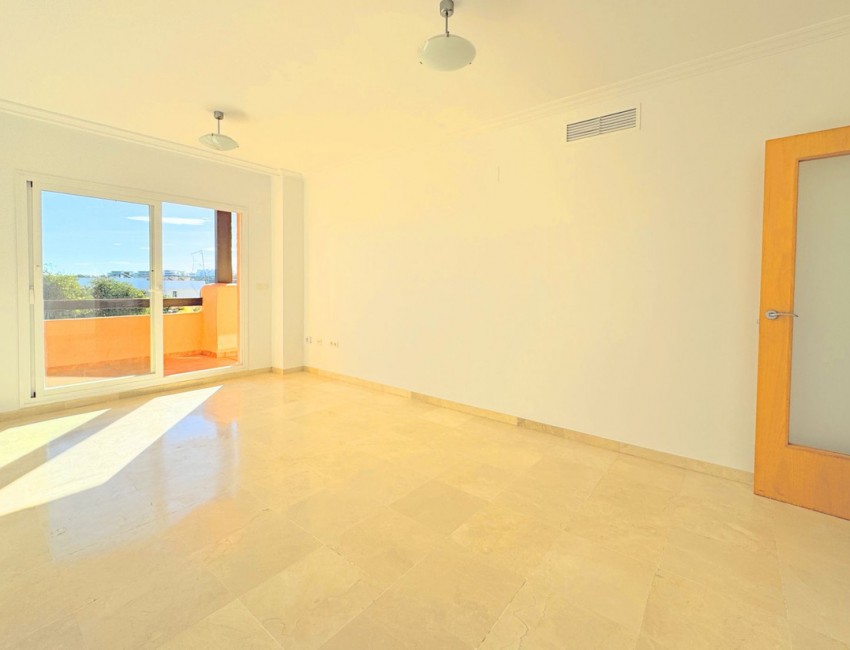 Sale · Apartment / Flat · Casares · Costa del Sol