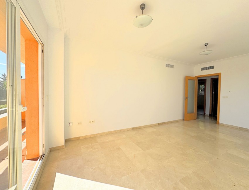 Sale · Apartment / Flat · Casares · Costa del Sol