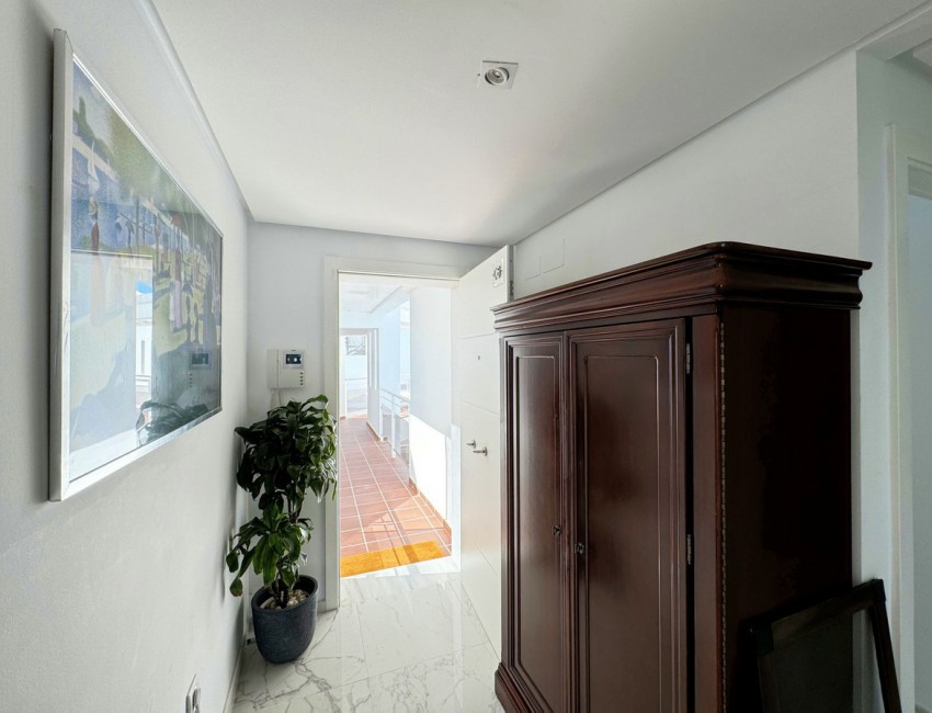 Sale · Apartment / Flat · Casares · Costa del Sol