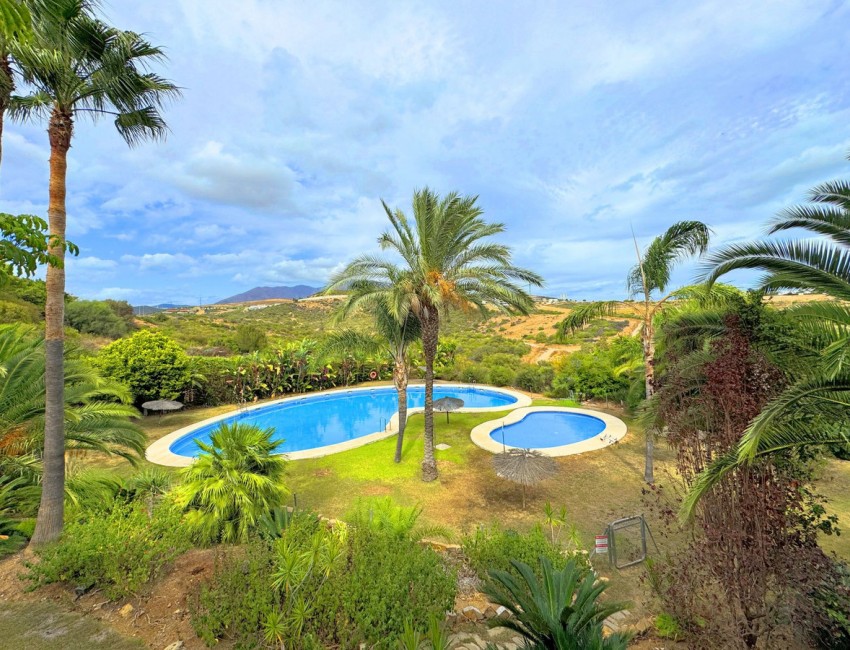 Sale · Apartment / Flat · Casares · Costa del Sol