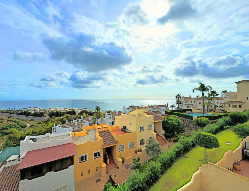 Sale · Apartment / Flat · Casares · Costa del Sol