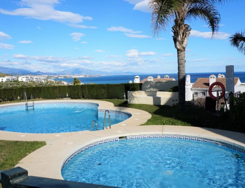 Sale · Apartment / Flat · Casares · Costa del Sol