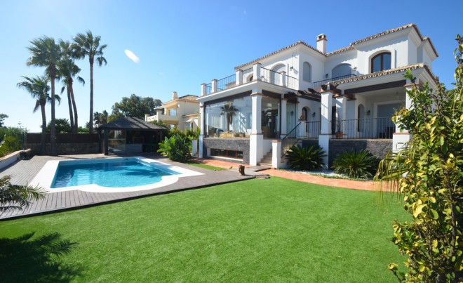 Venta · Villa / Chalet · La Duquesa · Costa del Sol