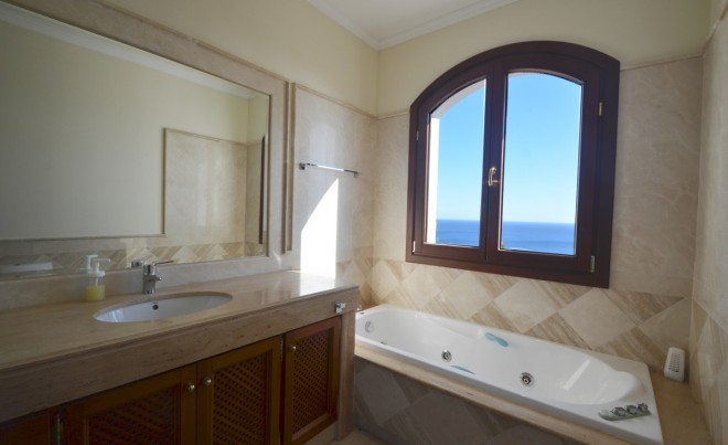 Venta · Villa / Chalet · La Duquesa · Costa del Sol