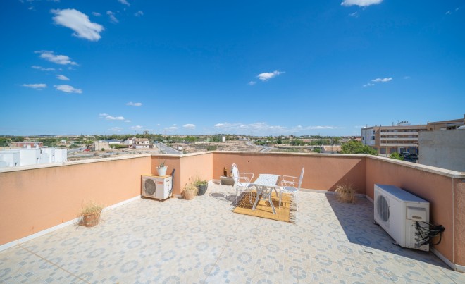 Venta · Apartamento / Piso · Los Montesinos