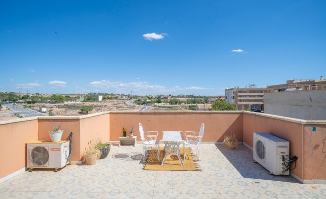 Venta · Apartamento / Piso · Los Montesinos