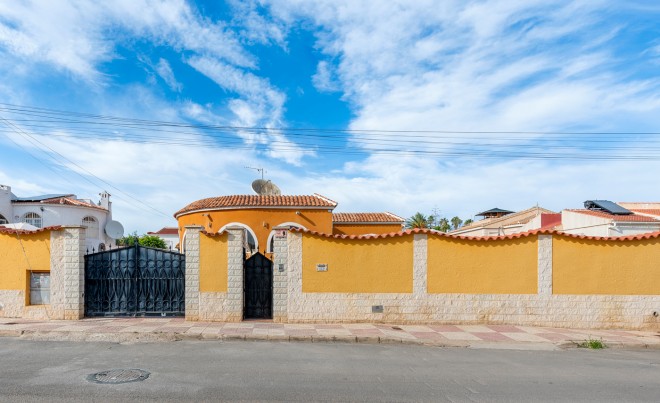 Venta · Villa / Chalet · Ciudad Quesada