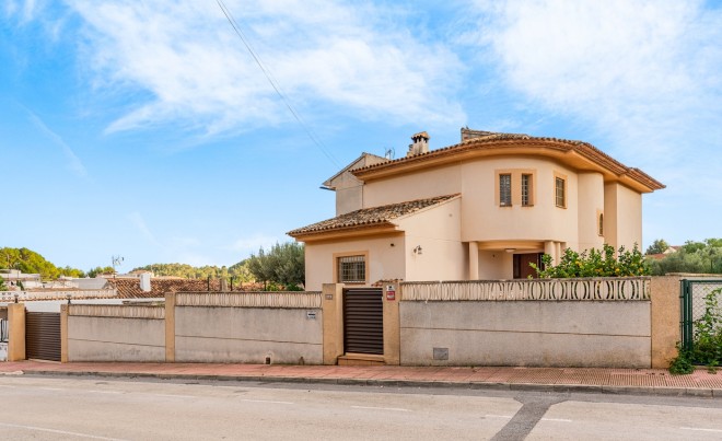 Venta · Villa / Chalet · Polop