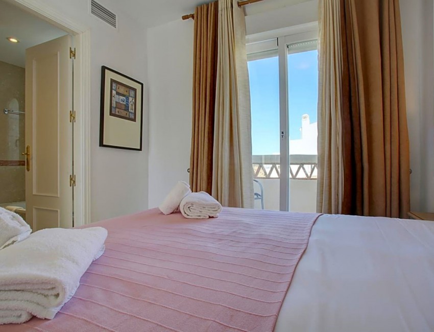 Sale · Apartment / Flat · Casares · Costa del Sol