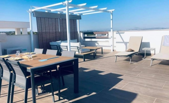 Venta · Bungalow / Adosado / Semiadosado · Torrevieja