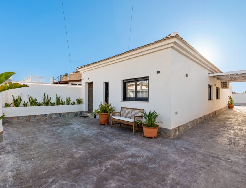 Venta · Villa / Chalet · Torrevieja · El chaparral