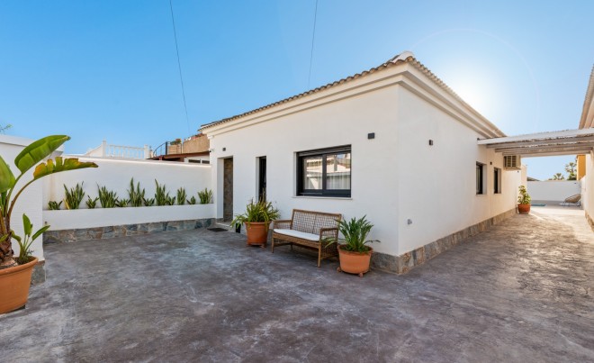 Venta · Villa / Chalet · Torrevieja · El chaparral