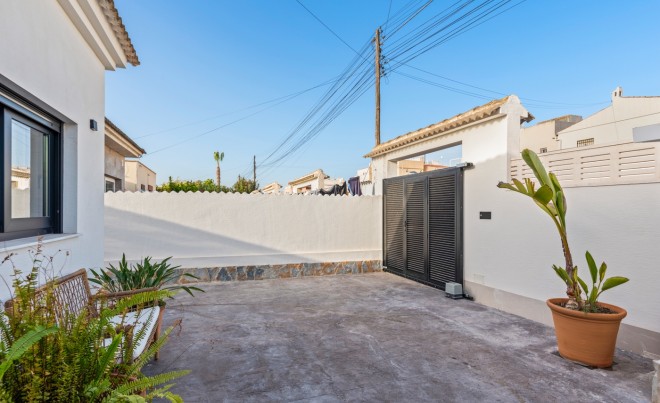 Venta · Villa / Chalet · Torrevieja · El chaparral