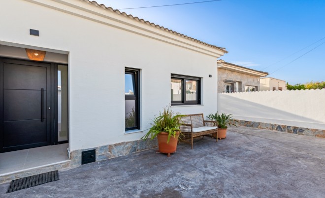 Venta · Villa / Chalet · Torrevieja · El chaparral