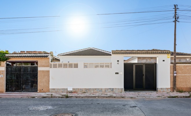 Venta · Villa / Chalet · Torrevieja · El chaparral