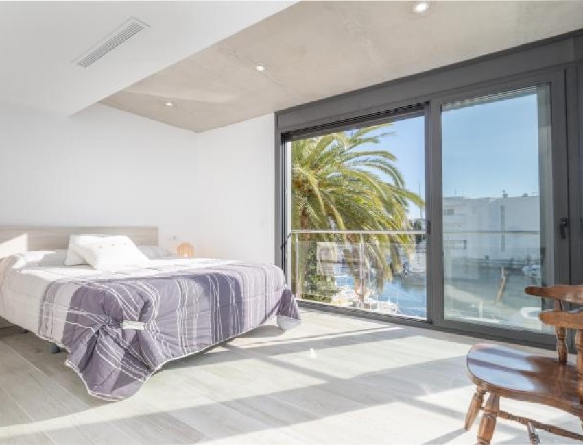 Revente · Villa · Roses