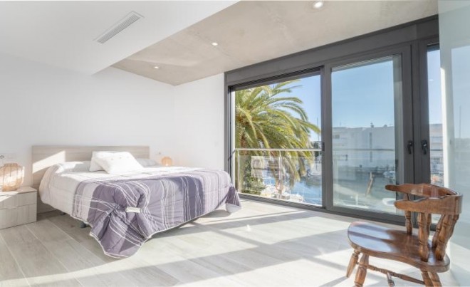 Revente · Villa · Roses