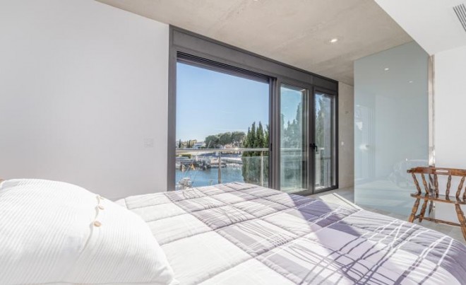 Revente · Villa · Roses