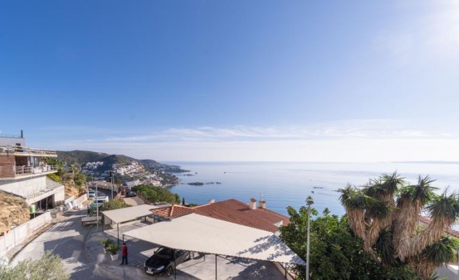 Venta · Villa / Chalet · Canyelles