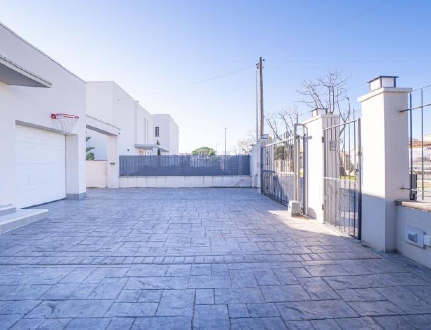 Venta · Villa / Chalet · Empuriabrava