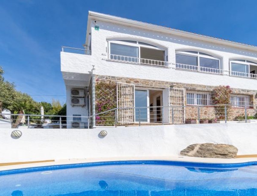 Revente · Villa · Roses