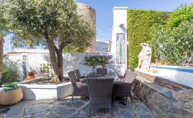 Revente · Villa · Roses