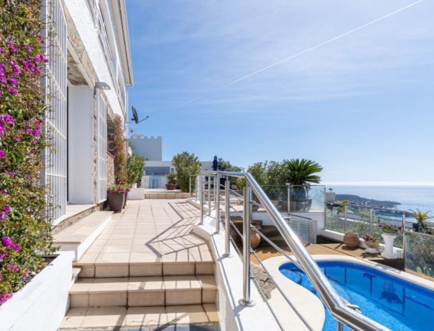 Revente · Villa · Roses