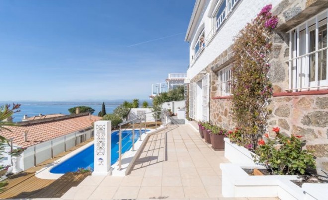 Revente · Villa · Roses