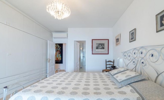 Revente · Villa · Roses