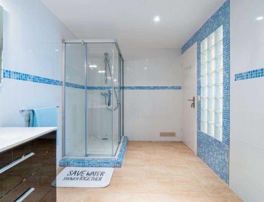 Revente · Villa · Roses