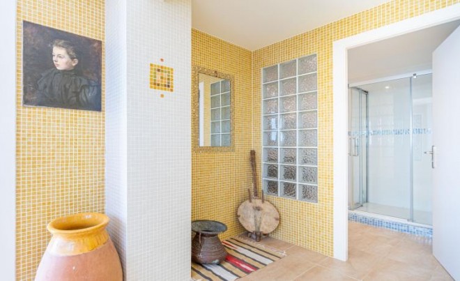 Revente · Villa · Roses