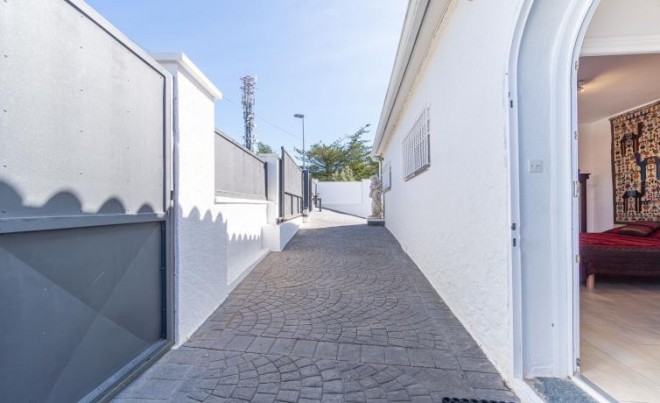 Revente · Villa · Roses