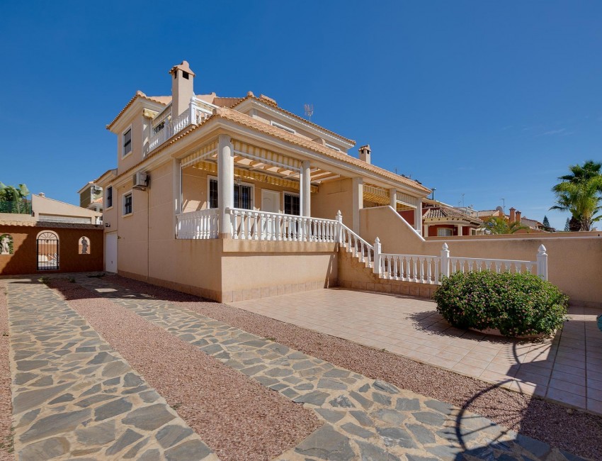 Venta · Villa / Chalet · Torrevieja