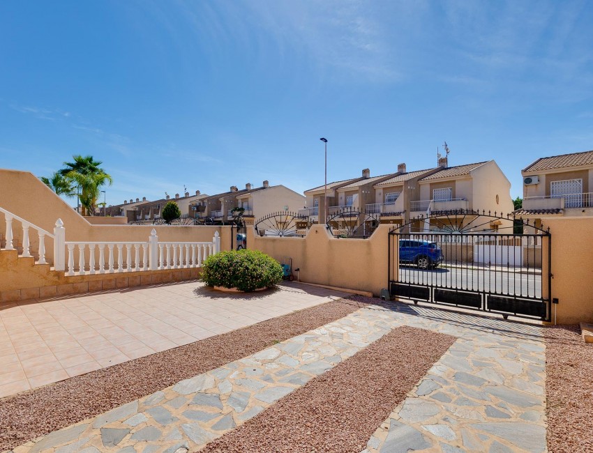 Venta · Villa / Chalet · Torrevieja