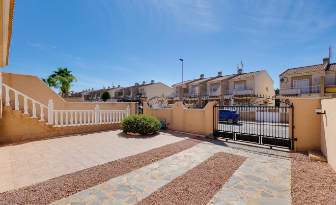 Venta · Villa / Chalet · Torrevieja