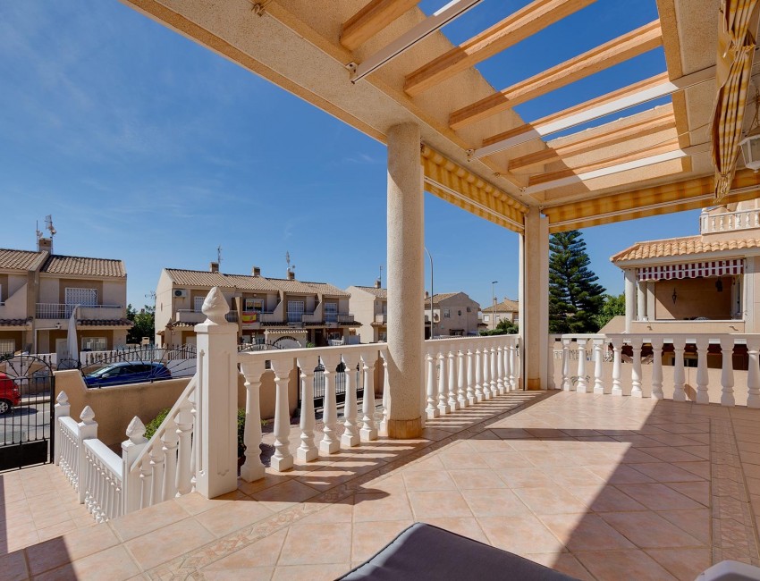 Venta · Villa / Chalet · Torrevieja