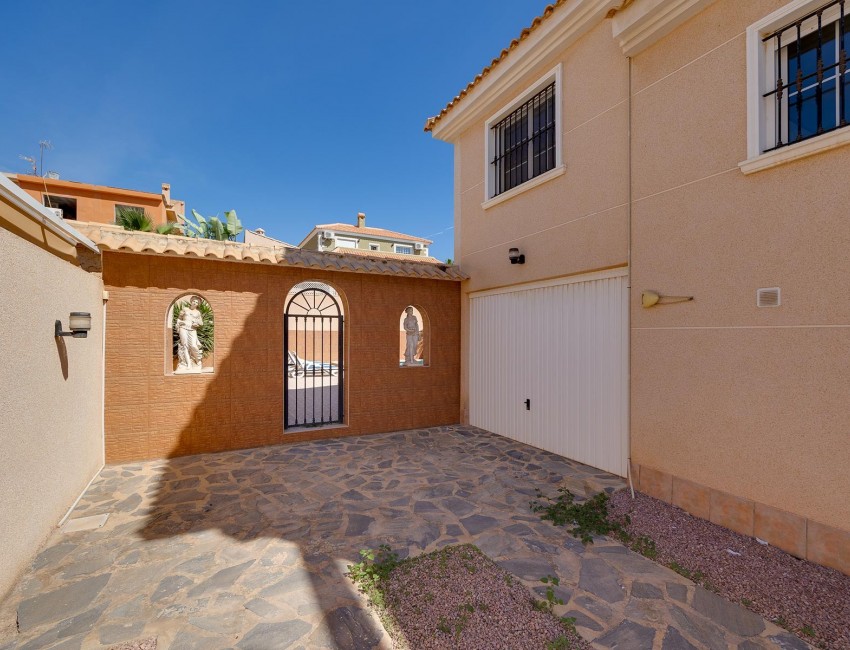 Venta · Villa / Chalet · Torrevieja