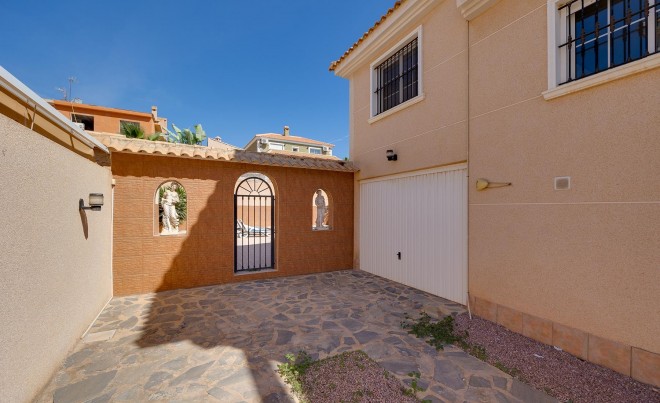 Venta · Villa / Chalet · Torrevieja