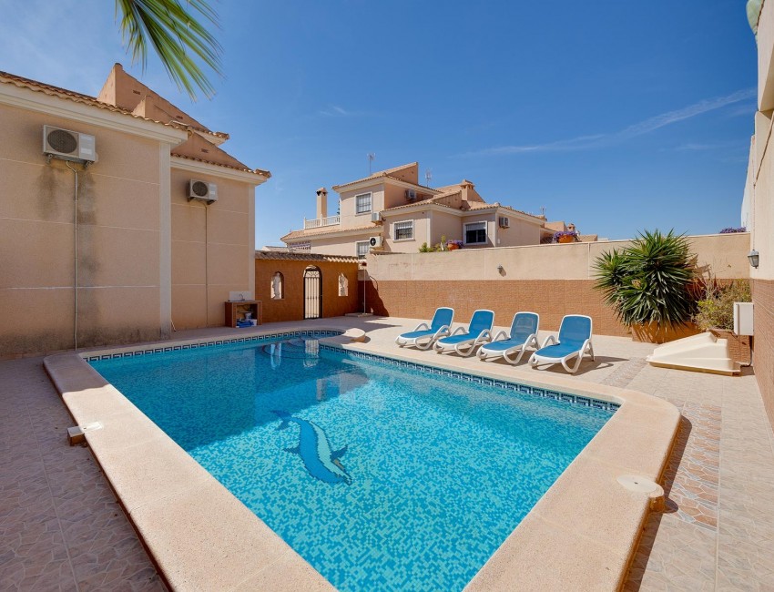 Venta · Villa / Chalet · Torrevieja