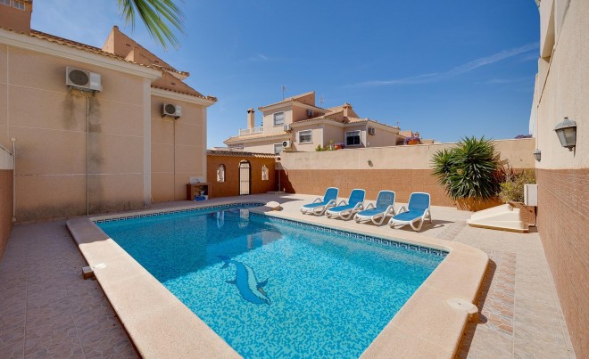 Venta · Villa / Chalet · Torrevieja