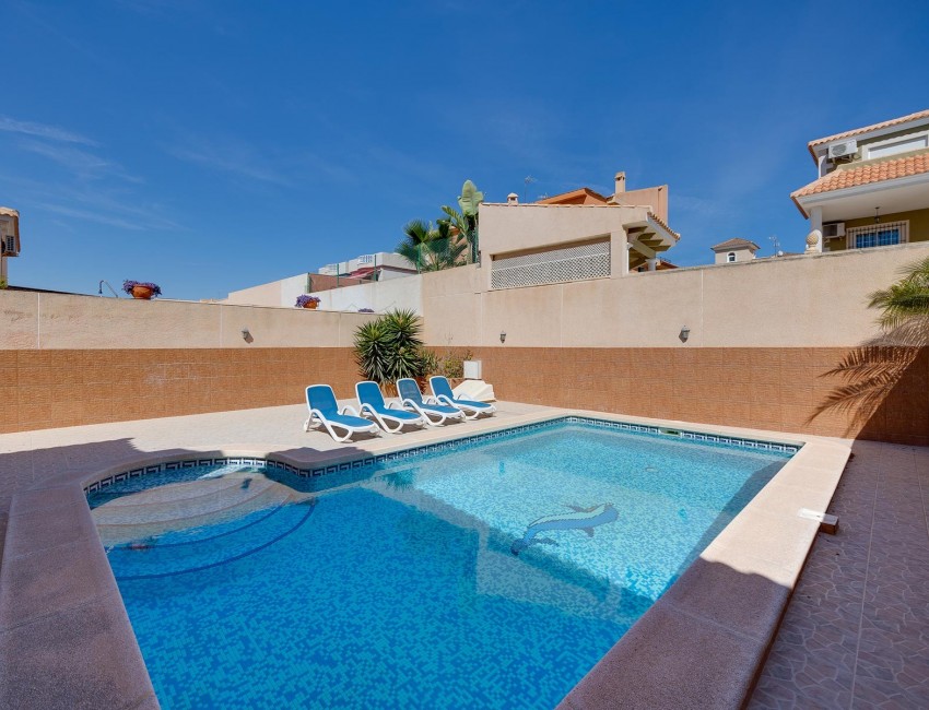 Venta · Villa / Chalet · Torrevieja