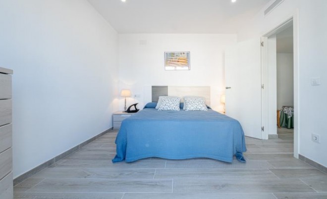 Sale · Villa · Roses